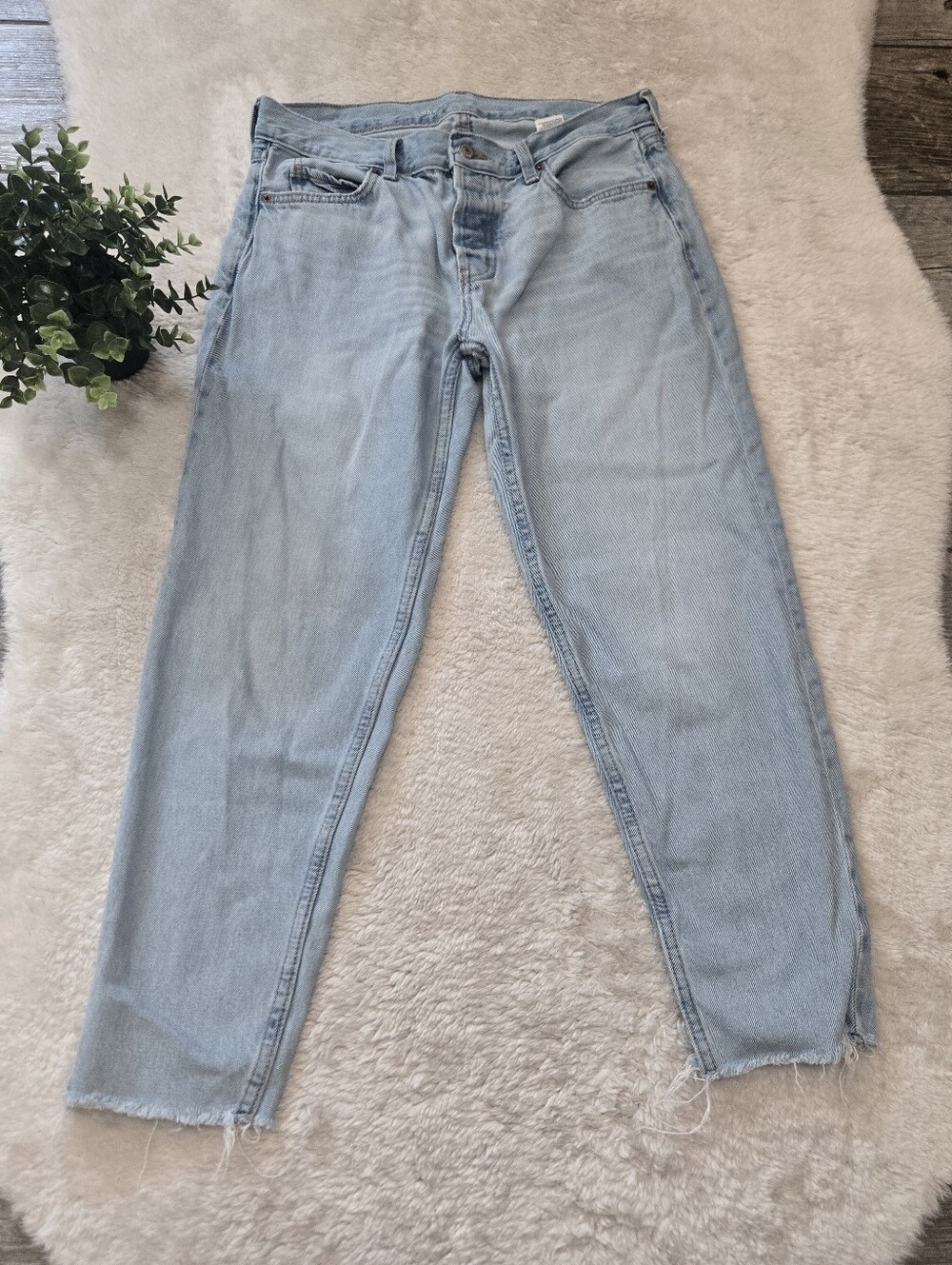 Old Navy Light Wash High-Rise Slouchy Taper Cut-Off Button-Fly Jeans, 6